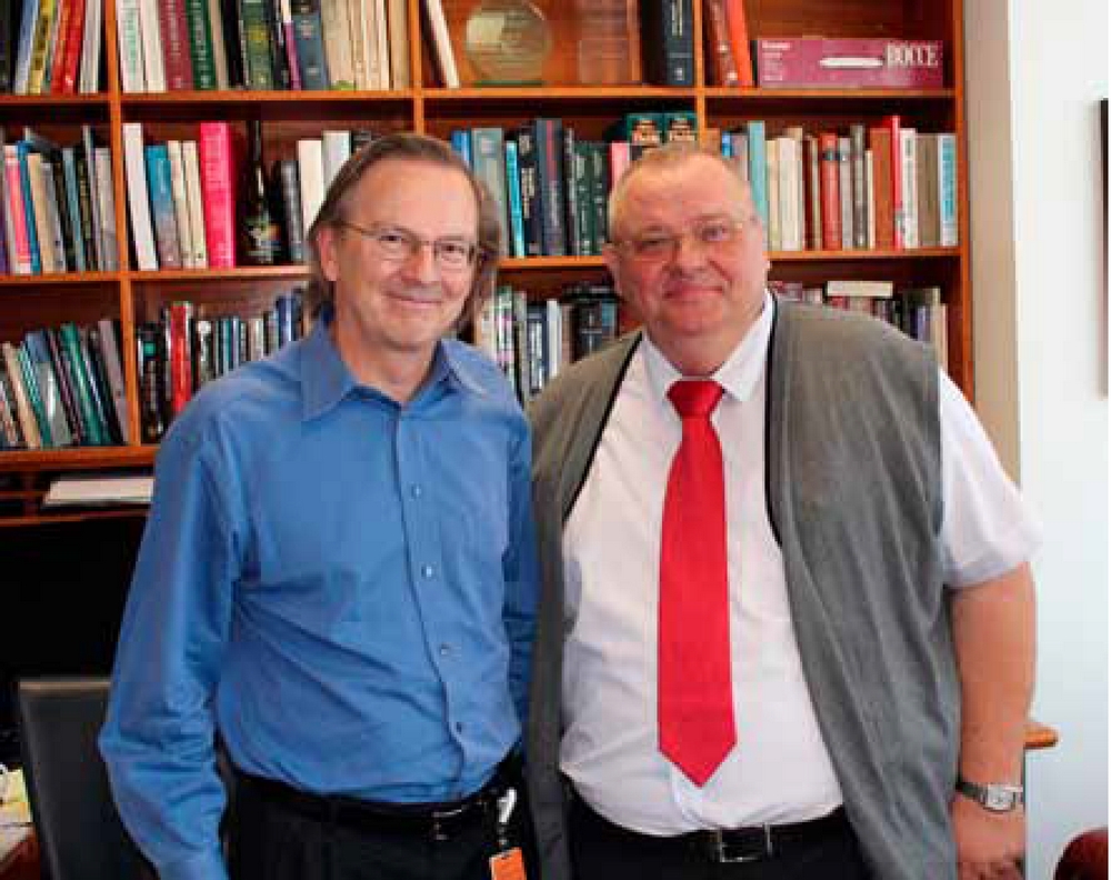 Лауреат Нобелевской Премии 2009 г. профессор Дж. Шостак и Смолянинов А.Б.